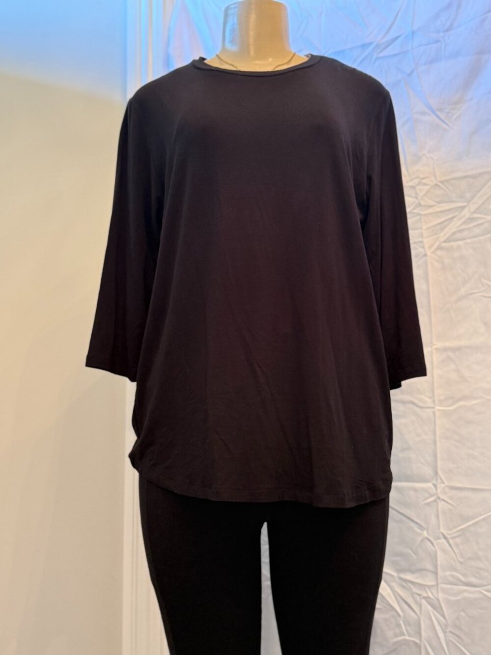 Amanda Blu 3/4 sleeve black Tee with hummingbird embroidered on side. Women's M